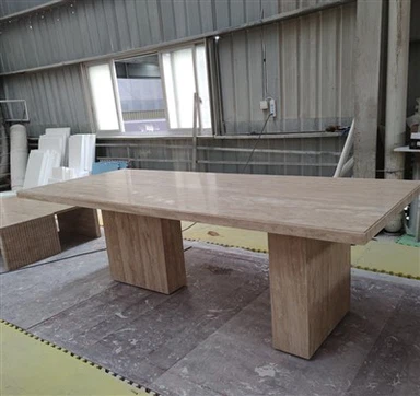 Rechteckiger Esstisch aus Travertin nach Maß