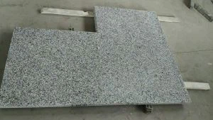 Luna Perle weiß und hellgrau Granit Arbeitsplatten, mit braunen oder weißen Schränken