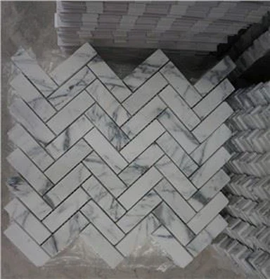 Bianco Statuario Fischgrät-Mosaik aus weißem Marmor