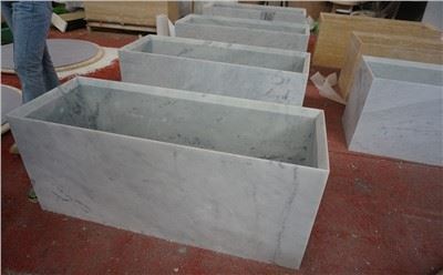 Pierre Carrara Couchtisch aus weißem Marmor, China